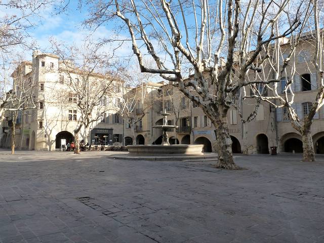 Uzs