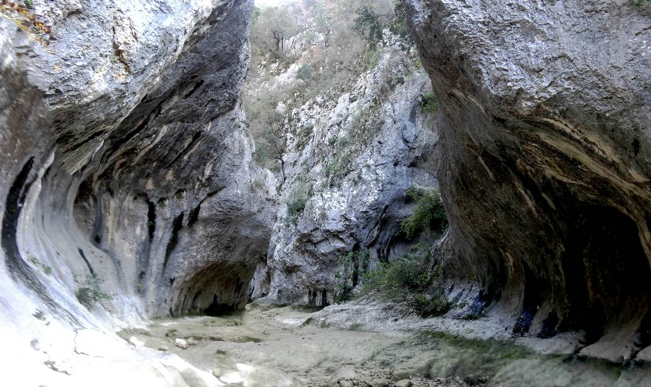 Les Concluses, Gorges de l'Aiguillon