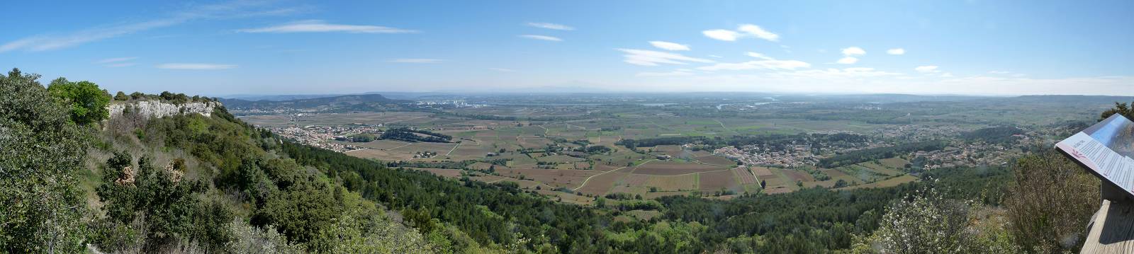 vue sur Orsan , Marcoule, le Rhône, Laudun...